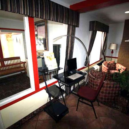 Norwood Inn Minneapolis 로즈빌 외부 사진