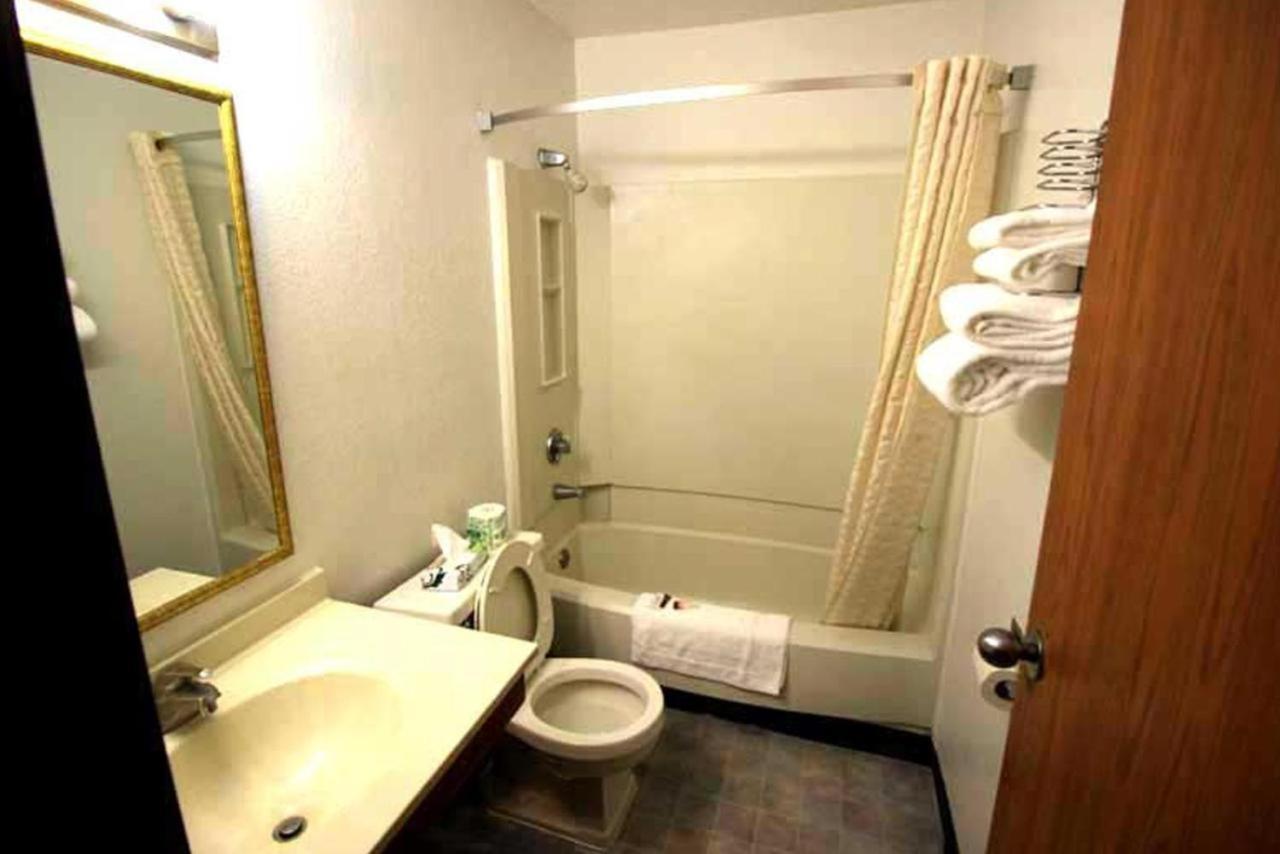 Norwood Inn Minneapolis 로즈빌 외부 사진